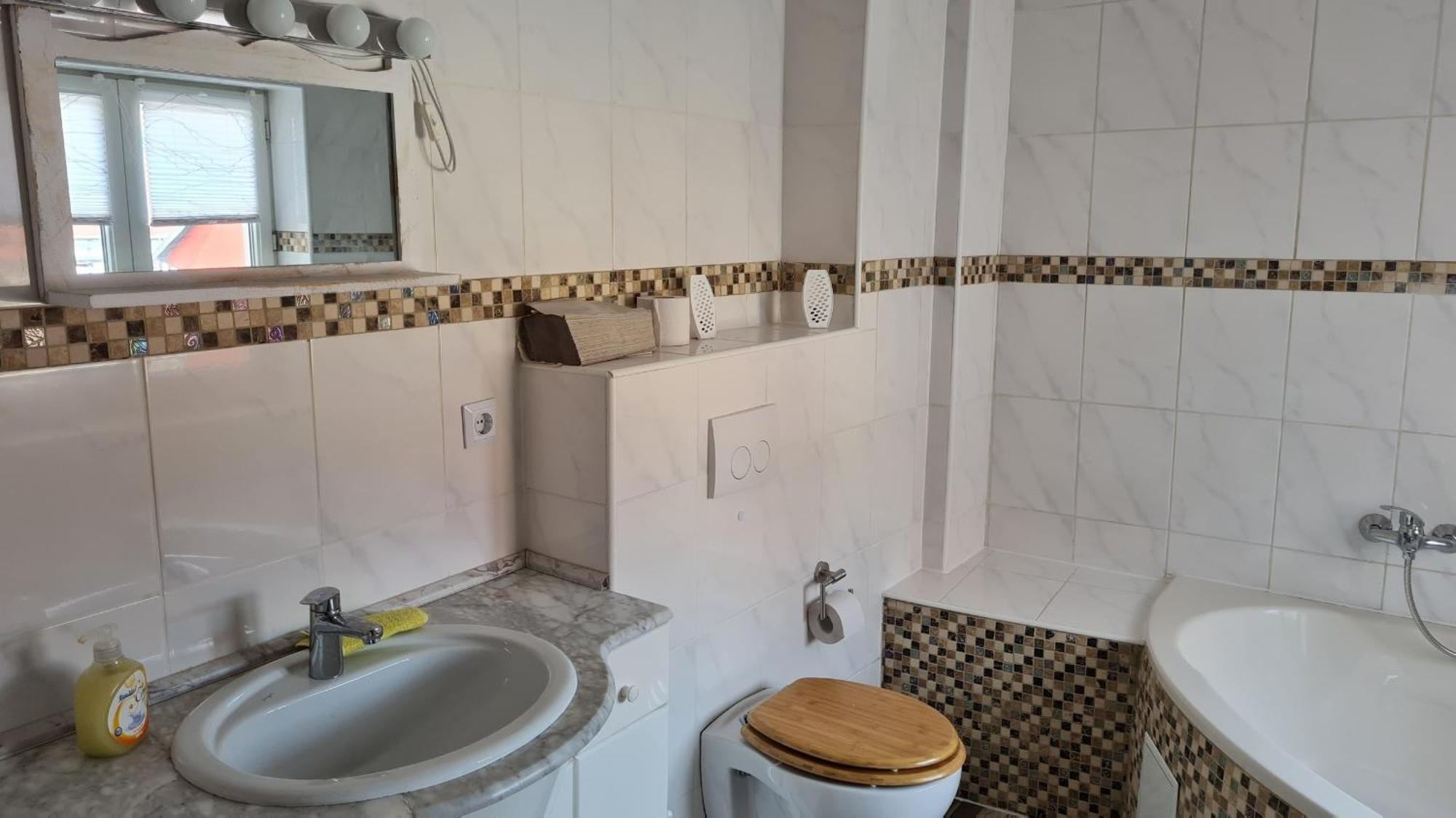 Ferienwohnung Mit Individueller Ausstattung - Jedes Zimmer Ist Anders Эрфурт Экстерьер фото