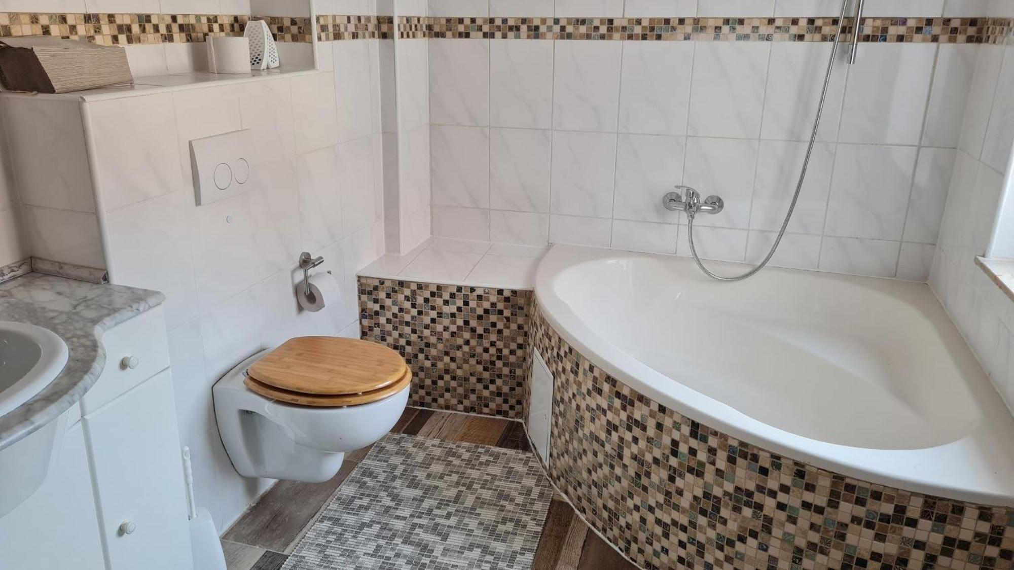 Ferienwohnung Mit Individueller Ausstattung - Jedes Zimmer Ist Anders Эрфурт Экстерьер фото